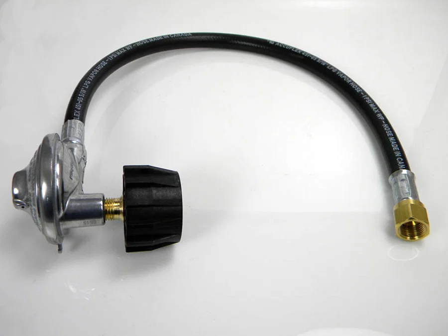 106044-22-MBS – MB STURGIS Propane Regulator, 90 Degree Low Pressure BBQ Grill Outlet Pressure 11 Inch WC (Water Colu...